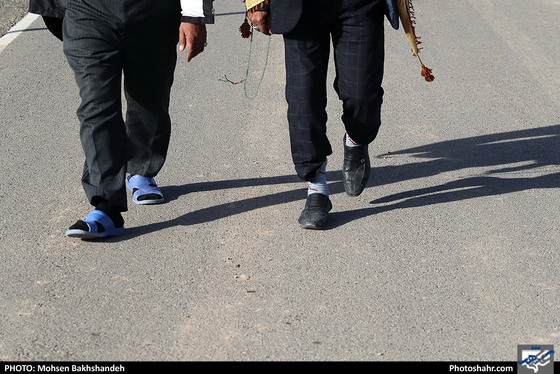 زائران پیاده / عکس: محسن بخشنده / شهرآرا