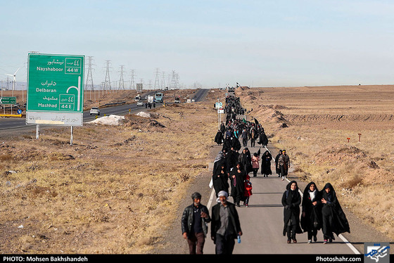 زائران پیاده / عکس: محسن بخشنده / شهرآرا