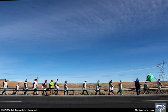 زائران پیاده / عکس: محسن بخشنده / شهرآرا