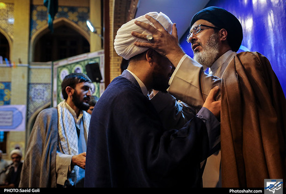 مراسم عمامه‌گذاری طلاب حوزه علمیه خراسان / عکس: سعیدگلی / شهرآرا
