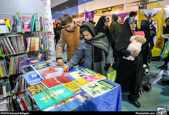 سومین روز بیستمین نمایشگاه بین ‌المللی کتاب مشهد / عکاس : داود بهگام /شهرآرا