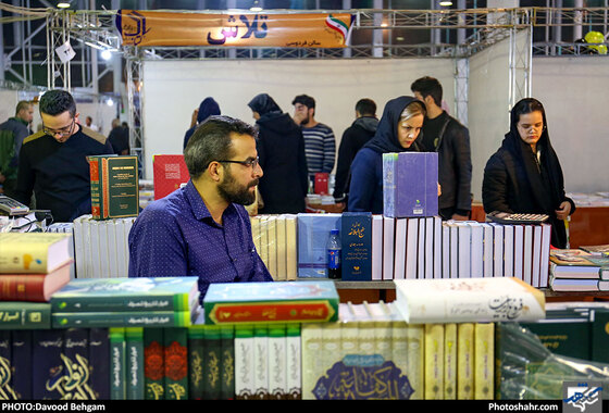 سومین روز بیستمین نمایشگاه بین ‌المللی کتاب مشهد / عکاس : داود بهگام /شهرآرا