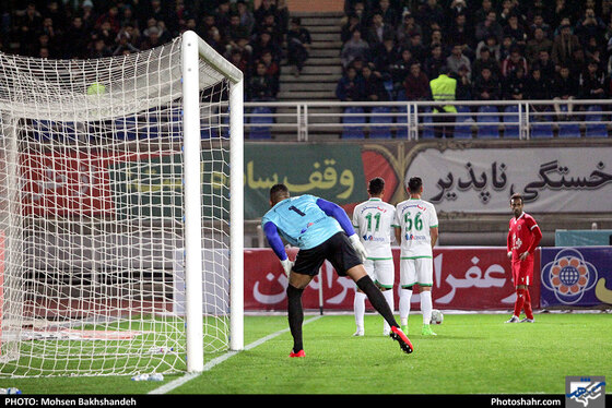 لیگ برتر فوتبال پدیده مشهد و ماشین سازی تبریز  / عکس: محسن بخشنده / شهرآرا