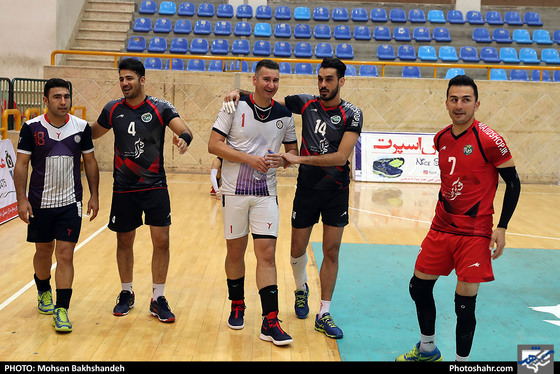 تمرین تیم والیبال پیام خراسان پیش از بازی با شهرداری گنبد / عکس: محسن بخشنده / شهرآرا