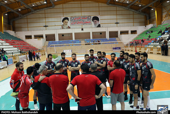 تمرین تیم والیبال پیام خراسان پیش از بازی با شهرداری گنبد / عکس: محسن بخشنده / شهرآرا