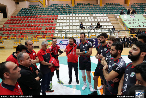 تمرین تیم والیبال پیام خراسان پیش از بازی با شهرداری گنبد / عکس: محسن بخشنده / شهرآرا