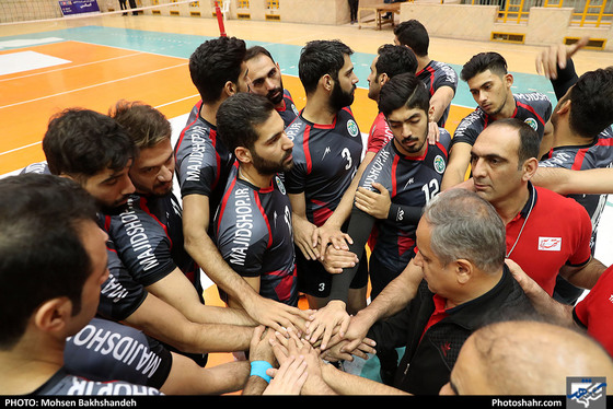 تمرین تیم والیبال پیام خراسان پیش از بازی با شهرداری گنبد / عکس: محسن بخشنده / شهرآرا