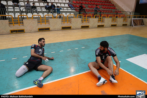تمرین تیم والیبال پیام خراسان پیش از بازی با شهرداری گنبد / عکس: محسن بخشنده / شهرآرا