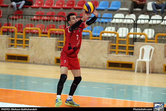 تمرین تیم والیبال پیام خراسان پیش از بازی با شهرداری گنبد / عکس: محسن بخشنده / شهرآرا