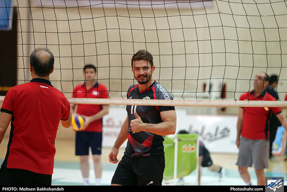 تمرین تیم والیبال پیام خراسان پیش از بازی با شهرداری گنبد / عکس: محسن بخشنده / شهرآرا