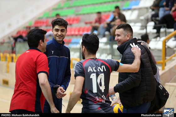 تمرین تیم والیبال پیام خراسان پیش از بازی با شهرداری گنبد / عکس: محسن بخشنده / شهرآرا