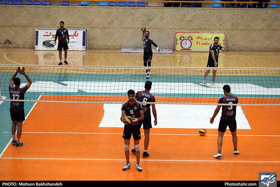 تمرین تیم والیبال پیام خراسان پیش از بازی با شهرداری گنبد / عکس: محسن بخشنده / شهرآرا