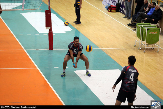 تمرین تیم والیبال پیام خراسان پیش از بازی با شهرداری گنبد / عکس: محسن بخشنده / شهرآرا