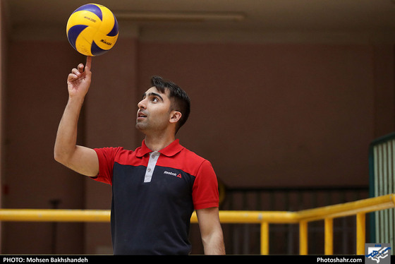 تمرین تیم والیبال پیام خراسان پیش از بازی با شهرداری گنبد / عکس: محسن بخشنده / شهرآرا