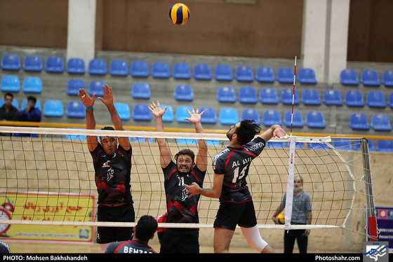 تمرین تیم والیبال پیام خراسان پیش از بازی با شهرداری گنبد / عکس: محسن بخشنده / شهرآرا