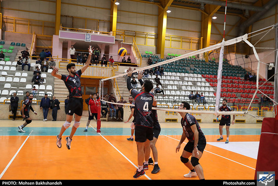 تمرین تیم والیبال پیام خراسان پیش از بازی با شهرداری گنبد / عکس: محسن بخشنده / شهرآرا