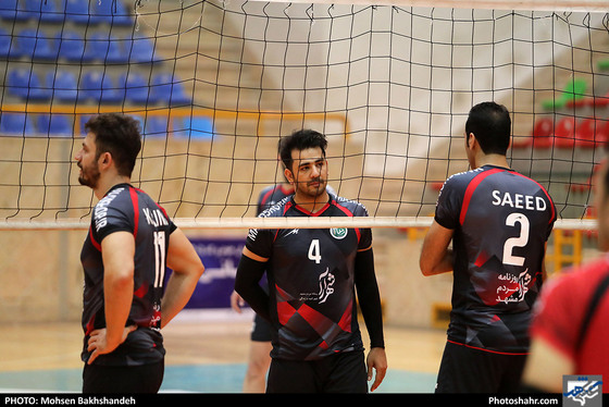 تمرین تیم والیبال پیام خراسان پیش از بازی با شهرداری گنبد / عکس: محسن بخشنده / شهرآرا