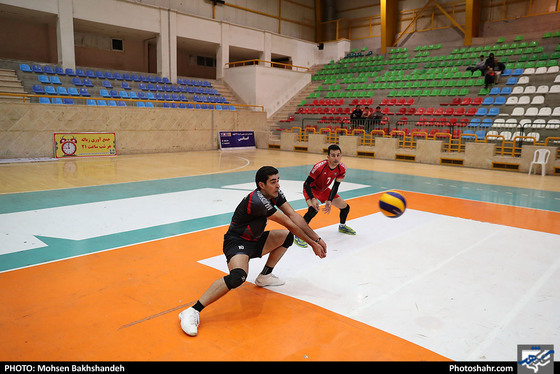 تمرین تیم والیبال پیام خراسان پیش از بازی با شهرداری گنبد / عکس: محسن بخشنده / شهرآرا