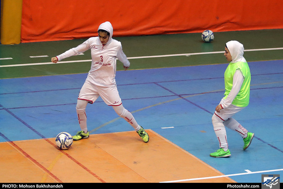 تمرین تیم فوتسال بانوان هیات فوتبال خراسان رضوی - عکس : محسن بخشنده /شهرآرا