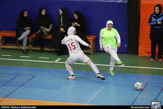 تمرین تیم فوتسال بانوان هیات فوتبال خراسان رضوی - عکس : محسن بخشنده /شهرآرا