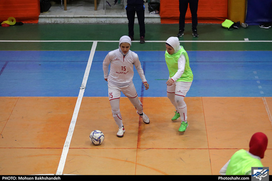 تمرین تیم فوتسال بانوان هیات فوتبال خراسان رضوی - عکس : محسن بخشنده /شهرآرا