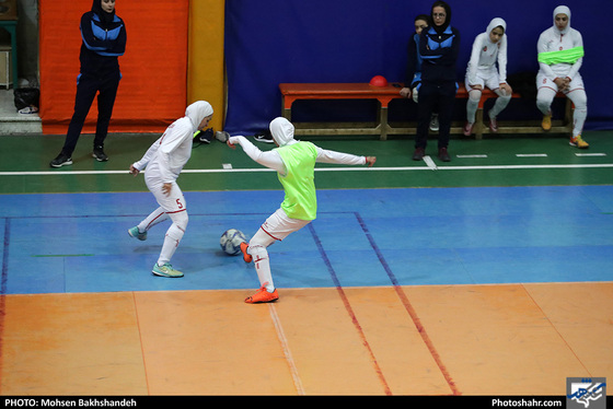 تمرین تیم فوتسال بانوان هیات فوتبال خراسان رضوی - عکس : محسن بخشنده /شهرآرا