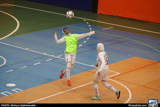 تمرین تیم فوتسال بانوان هیات فوتبال خراسان رضوی - عکس : محسن بخشنده /شهرآرا