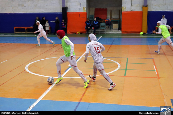 تمرین تیم فوتسال بانوان هیات فوتبال خراسان رضوی - عکس : محسن بخشنده /شهرآرا