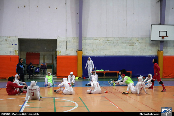 تمرین تیم فوتسال بانوان هیات فوتبال خراسان رضوی - عکس : محسن بخشنده /شهرآرا