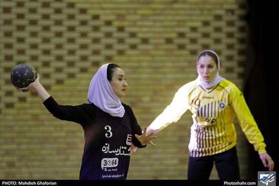 لیگ برتر هندبال بانوان / مسابقه اشتادسازه خراسان و فولاد مبارکه سپاهان / عکس: مهدیه غفوریان / شهرآرا