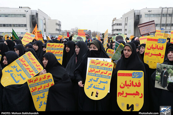  راهپیمایی حماسه نهم دی ماه در مشهد  - عکس : محسن بخشنده / شهرآرا