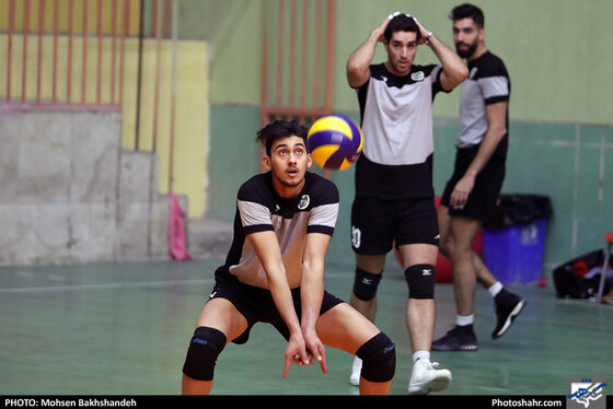 تمرین تیم والیبال پیام خراسان پیش از بازی با خاتم اردکان