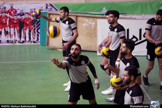 تمرین تیم والیبال پیام خراسان پیش از بازی با خاتم اردکان