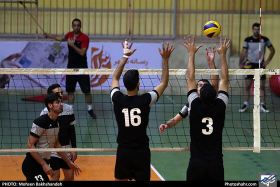 تمرین تیم والیبال پیام خراسان پیش از بازی با خاتم اردکان