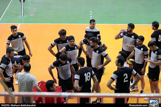 تمرین تیم والیبال پیام خراسان پیش از بازی با خاتم اردکان