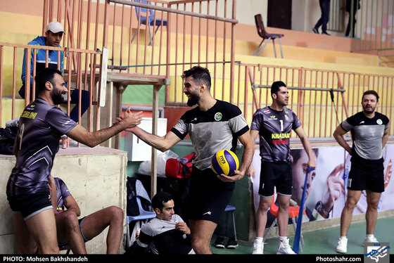 تمرین تیم والیبال پیام خراسان پیش از بازی با خاتم اردکان
