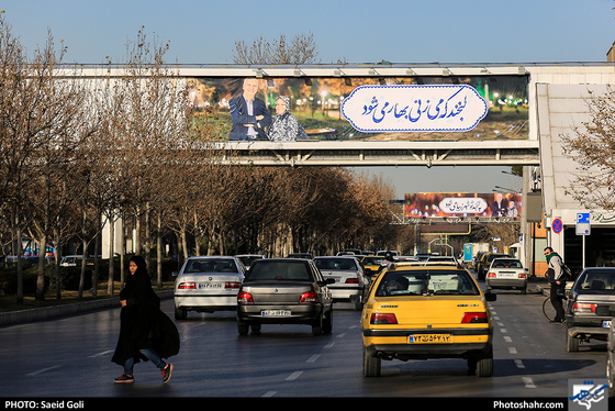 اکران تابلوهای کمپین لبخند شهر / عکس: سعیدگلی / شهرآرا