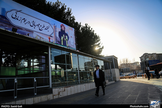 اکران تابلوهای کمپین لبخند شهر / عکس: سعیدگلی / شهرآرا