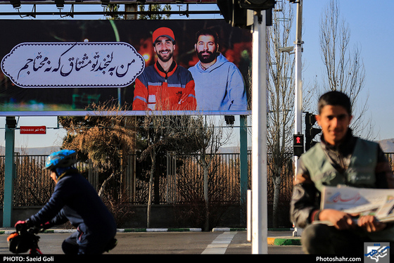اکران تابلوهای کمپین لبخند شهر / عکس: سعیدگلی / شهرآرا