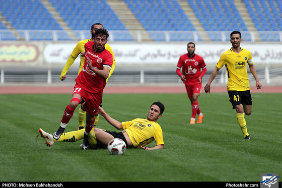 دیدار دوستانه فوتبال | پدیده مشهد و سپاهان اصفهان - عکس : محسن بخشنده / شهرآرا