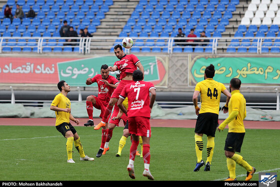 دیدار دوستانه فوتبال | پدیده مشهد و سپاهان اصفهان - عکس : محسن بخشنده / شهرآرا
