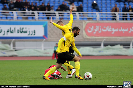 دیدار دوستانه فوتبال | پدیده مشهد و سپاهان اصفهان - عکس : محسن بخشنده / شهرآرا