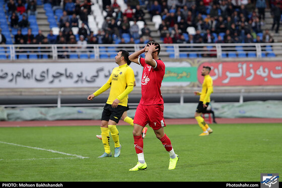 دیدار دوستانه فوتبال | پدیده مشهد و سپاهان اصفهان - عکس : محسن بخشنده / شهرآرا