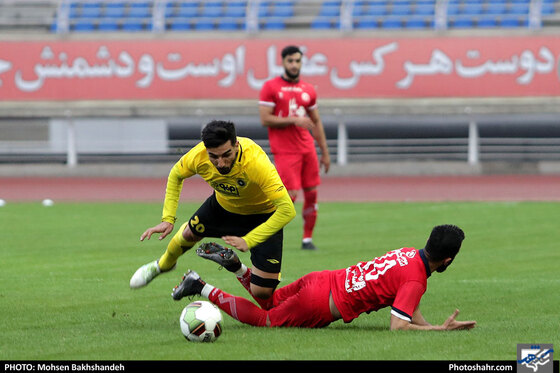 دیدار دوستانه فوتبال | پدیده مشهد و سپاهان اصفهان - عکس : محسن بخشنده / شهرآرا