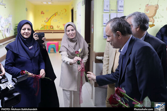  حضور استاندار خراسان رضوی در بیمارستان امام رضا (ع)  به مناسبت روز پرستار