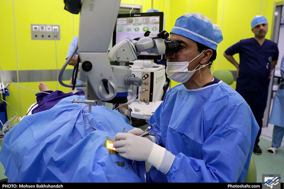 عمل جراحی سنتو لیزر در بیمارستان بینا - عکس : محسن بخشنده / شهرآرا