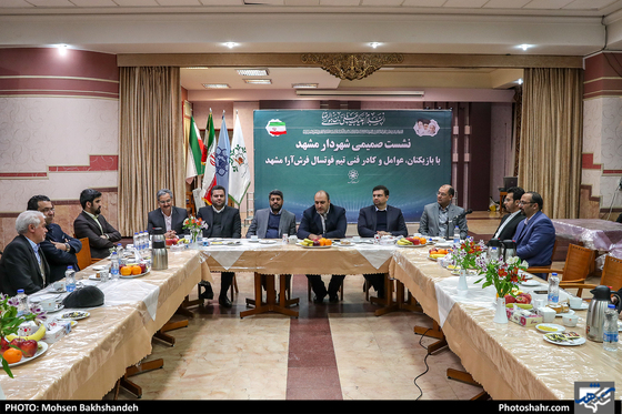 نشست صمیمی شهردار مشهد با تیم فوتسال فرش آرا -عکاس: محسن بخشنده / شهرآرا