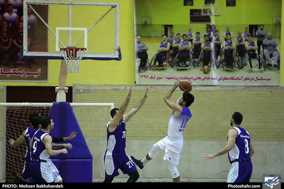 لیگ برتر بسکتبال / آویژه صنعت پارسای مشهد و پالایش نفت آبادان - عکاس: محسن بخشنده / شهرآرا