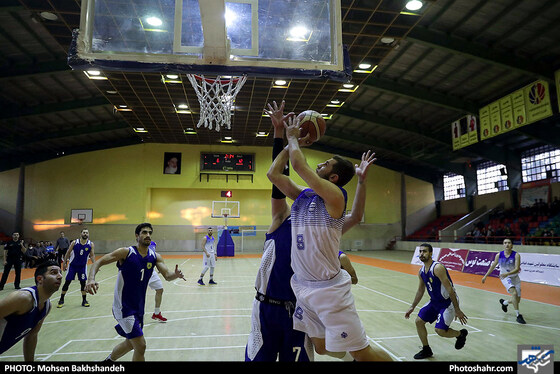لیگ برتر بسکتبال / آویژه صنعت پارسای مشهد و پالایش نفت آبادان - عکاس: محسن بخشنده / شهرآرا