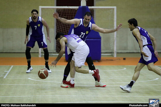 لیگ برتر بسکتبال / آویژه صنعت پارسای مشهد و پالایش نفت آبادان - عکاس: محسن بخشنده / شهرآرا